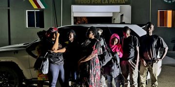 Ejército ocupa jeepeta y detiene a nueve nacionales haitianos en operativo en Los Miches, Dajabón