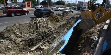 CAASD corrige avería en tubería de 30 pulgadas en la autopista Duarte