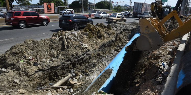 CAASD corrige avería en tubería de 30 pulgadas en la autopista Duarte