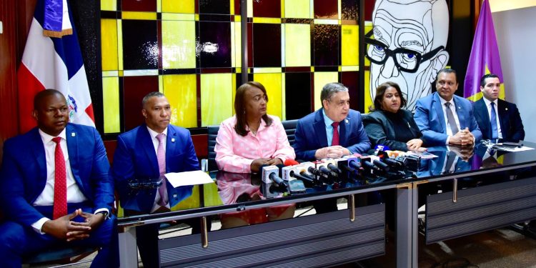 Bloque diputados del PLD exige publicación inmediata de todos los expedientes de funcionarios señalados por narcotráfico