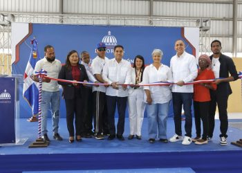 Ministro Kelvin Cruz inaugura multiuso en Ramón Santana, San Pedro de Macorís