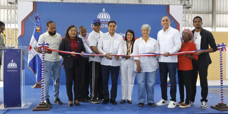 Ministro Kelvin Cruz inaugura multiuso en Ramón Santana, San Pedro de Macorís