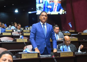 Diputado Francisco Villegas somete proyecto de ley para afiliar obligatoriamente a servidores públicos al SENASA