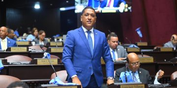 Diputado Francisco Villegas somete proyecto de ley para afiliar obligatoriamente a servidores públicos al SENASA