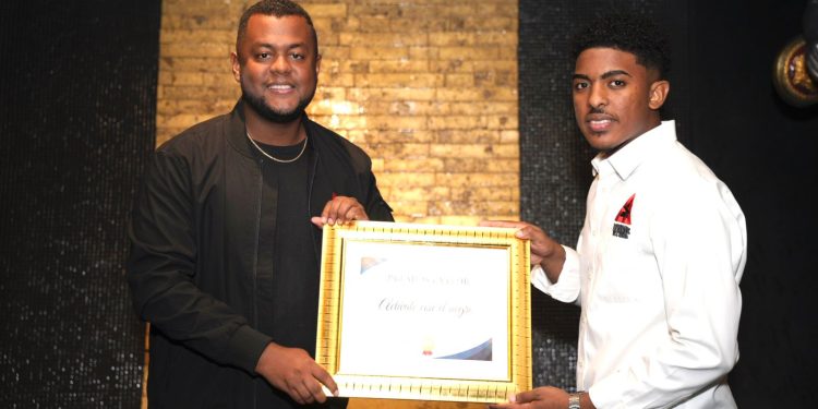 ‘Actívate con el Negro’ celebra ocho años de trayectoria con reconocimiento en Premios La Flor