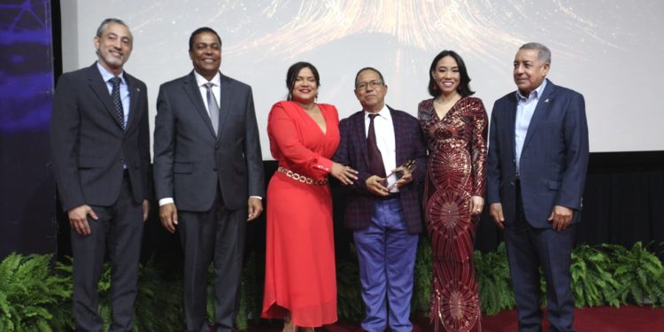 Con rotundo éxito, Observatorio de Medios Digitales celebra Premio Nacional de Periodismo Digital 2025