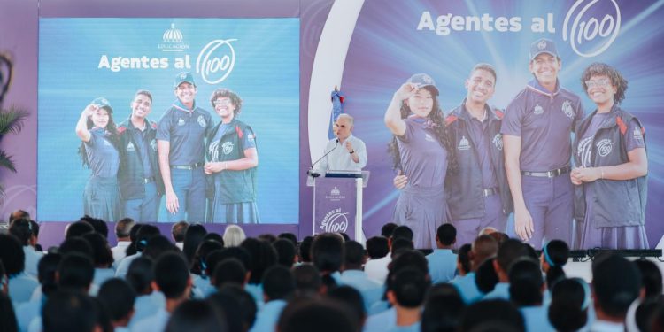 Ministerio de Educación detalla el funcionamiento de Agentes al 100, el voluntariado estudiantil que convierte los valores en acción