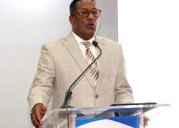 Director IDOPPRIL destaca mejoras en servicios durante visita a La Vega