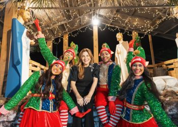 Carolina enciende la Navidad en el malecón con gran arbolito en la Plaza Santo Domingo