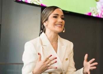 Dra. Clariza impulsa el bienestar laboral y el liderazgo emocional