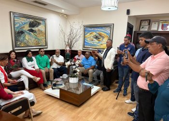 Alcaldesa Amparo Custodio anuncia inauguración del Parque Mágico de la Navidad 2025