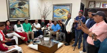 Alcaldesa Amparo Custodio anuncia inauguración del Parque Mágico de la Navidad 2025