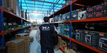 Aduanas interviene dos tiendas chinas en Azua tras detectar evasión fiscal