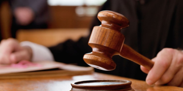 Ex empleado penitenciario deberá responder ante un tribunal por estafar a comerciantes