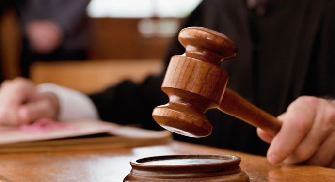 Ex empleado penitenciario deberá responder ante un tribunal por estafar a comerciantes