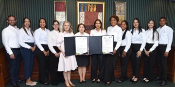 Autocamiones y Agencias Generales recibieron certificación OEA