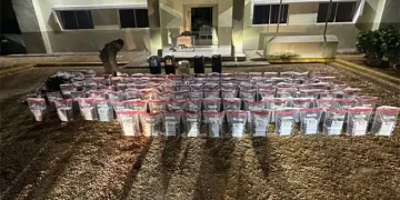 Autoridades ocupan cargamento de 484 paquetes de presunta cocaína en Pedernales