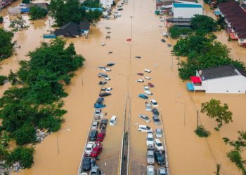 Aumentan a 145 los muertos por las inundaciones en Tailandia