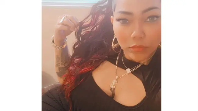 Mujer muere tras recibir disparos durante asalto en Santiago