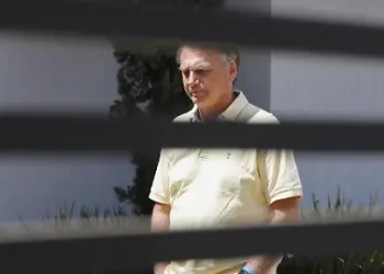 Bolsonaro admite que intentó quemar su tobillera electrónica en un episodio de “paranoia”