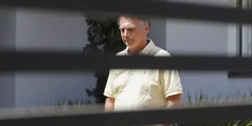 Bolsonaro admite que intentó quemar su tobillera electrónica en un episodio de “paranoia”