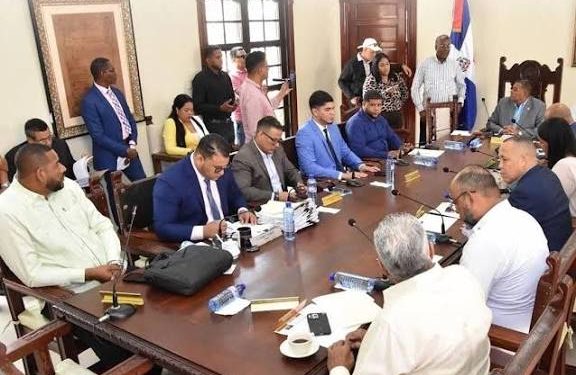 El Consejo de Regidores del Ayuntamiento del municipio de San Francisco de Macorís declara duelo oficial por fallecimiento de Henry Hierro