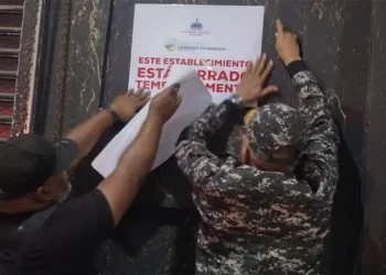 Policía Nacional y Ministerio Público intervienen 21 negocios en operativo en Sánchez Ramírez