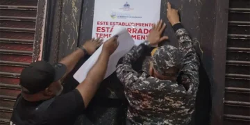 Policía Nacional y Ministerio Público intervienen 21 negocios en operativo en Sánchez Ramírez