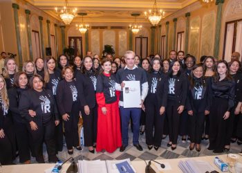 Abinader respalda pacto nacional contra la violencia de género; recibe documento de reforma integral “Déjala Ir”