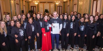 Abinader respalda pacto nacional contra la violencia de género; recibe documento de reforma integral “Déjala Ir”