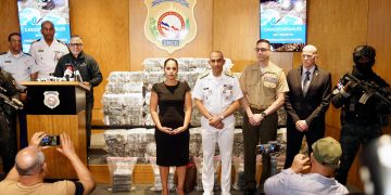 Apresan dos hombres con 484 paquetes de presunta cocaína en Pedernales