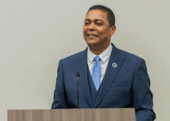 Víctor D’Aza anuncia retiro precandidatura presidencial por PRM