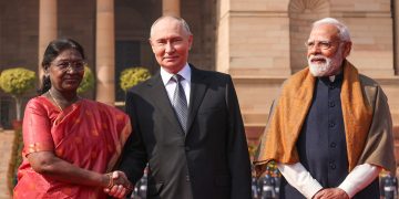 La India brinda una solemne bienvenida oficial a Putin