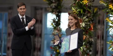 La hija de María Corina Machado recibe el Nobel de Paz en su nombre