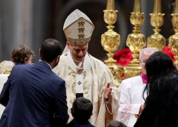 En su primera misa de Navidad, el papa León XIV condenó “las guerras en curso o terminadas que dejan heridas abiertas”
