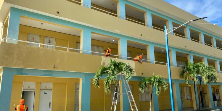 Plan Navidad en las Aulas 24/7 impulsa mantenimiento de más de 256 planteles en Santo Domingo