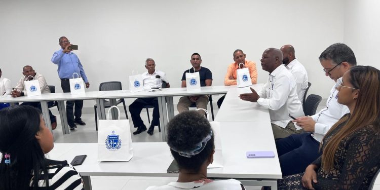 Rector de UNISNORTE recibe visita de destacados líderes cristianos del municipio