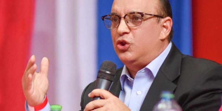 Quique Antún advierte que improvisación, avaricia e inestabilidad moral empujan a la sociedad hacia el colapso