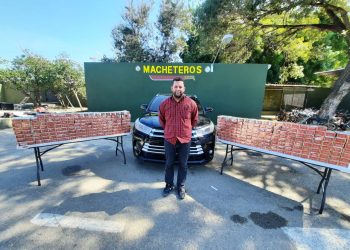 Ejército ocupa 59,600 cigarrillos ilícitos ocultos en una jeepeta en Mao