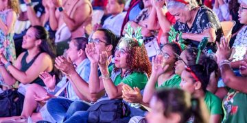 Santiago celebra su navidad: más de 66 mil visitantes disfrutan la primera semana del Bosque Encantado “Encantus"