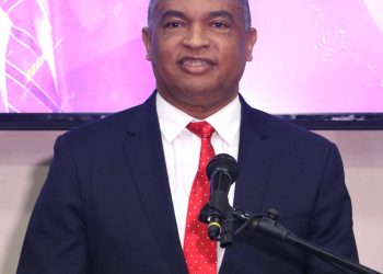 Yván Lorenzo: "No es una facultad de Abinader ordenar a SeNaSa que se constituya en actor civil"