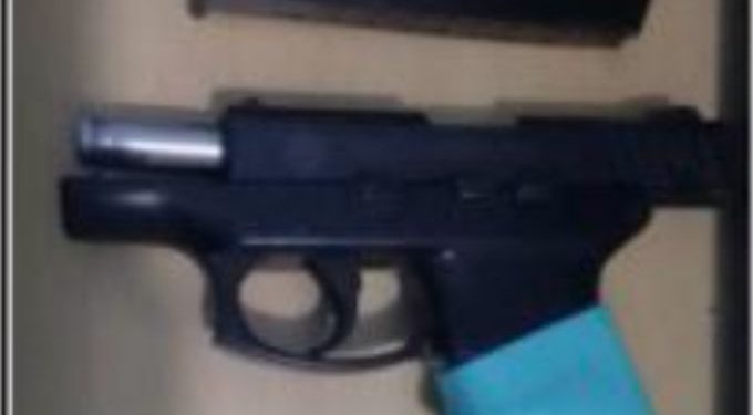 Policía Nacional retiene arma de fuego al artista urbano "Donaty" durante presentación en Santo Domingo Norte