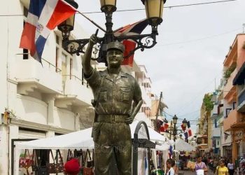 Coordinadora Popular Llama a la población del Gran Santo Domingo a bajar para la estatua del coronel Caamaño en el Parque Independencia este miércoles 10 de diciembre