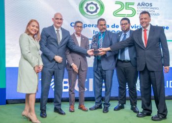 BCIE y Solidarios premian a 18 microempresarios que impulsan la economía regional