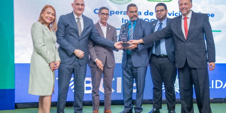 BCIE y Solidarios premian a 18 microempresarios que impulsan la economía regional