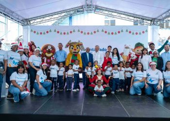 Voluntariado Banreservas lleva la Navidad a cientos de niños y ejecuta operativo ambiental en el Ozama