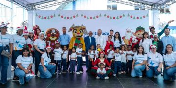 Voluntariado Banreservas lleva la Navidad a cientos de niños y ejecuta operativo ambiental en el Ozama