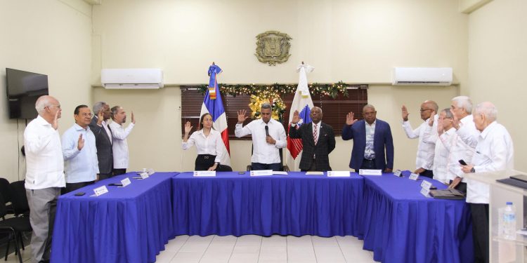 INPOSDOM rescata su historia: juramenta comisión de alto nivel para conmemorar 175 años del servicio postal