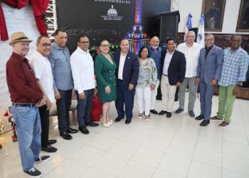 Director de Prensa de la Presidencia resalta rol de periodistas y comunicadores en la democracia durante encuentro en Santiago