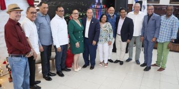 Director de Prensa de la Presidencia resalta rol de periodistas y comunicadores en la democracia durante encuentro en Santiago